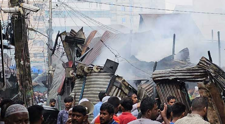 নরসিংদীর মাধবদী বাজারে ভয়াবহ অগ্নিকাণ্ড